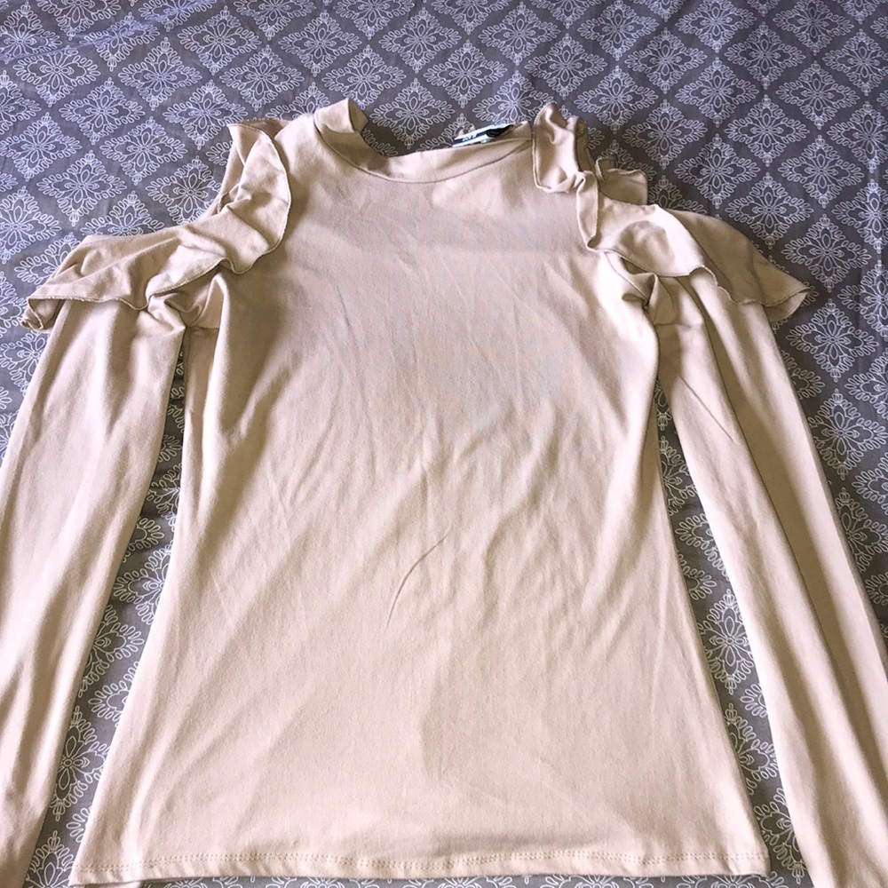 Long sleeve exposed shoulders shirt